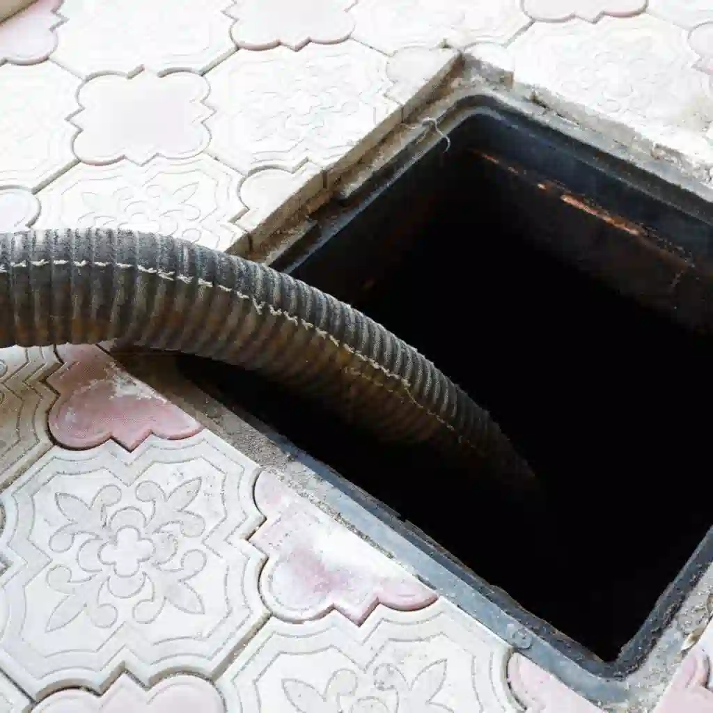 [صورة وايت صرف صحي لسحب البيارات]